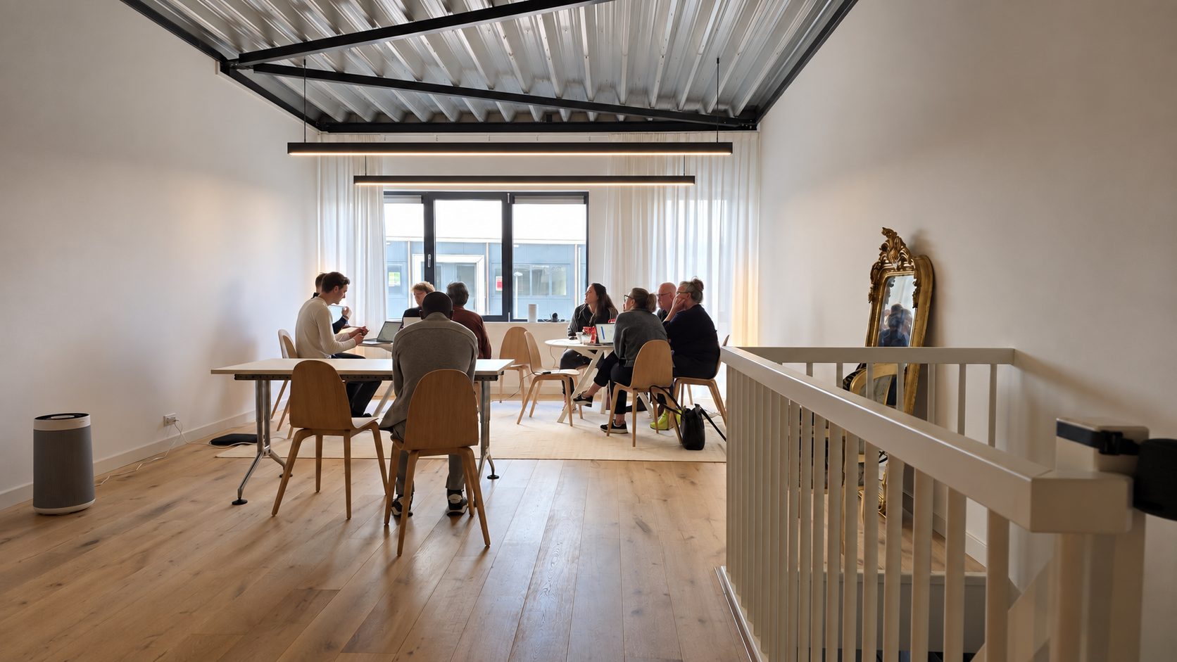 Sfeerimpressie van de TOTUS-workshopruimte; verlichting met AI aangepast
